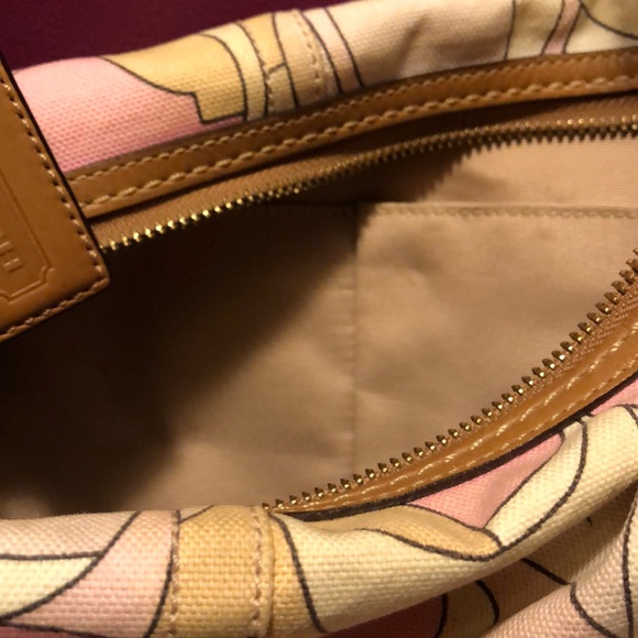 COACH Pastel Crescent Shape Purse w Leather Handle - Picture 6 of 8